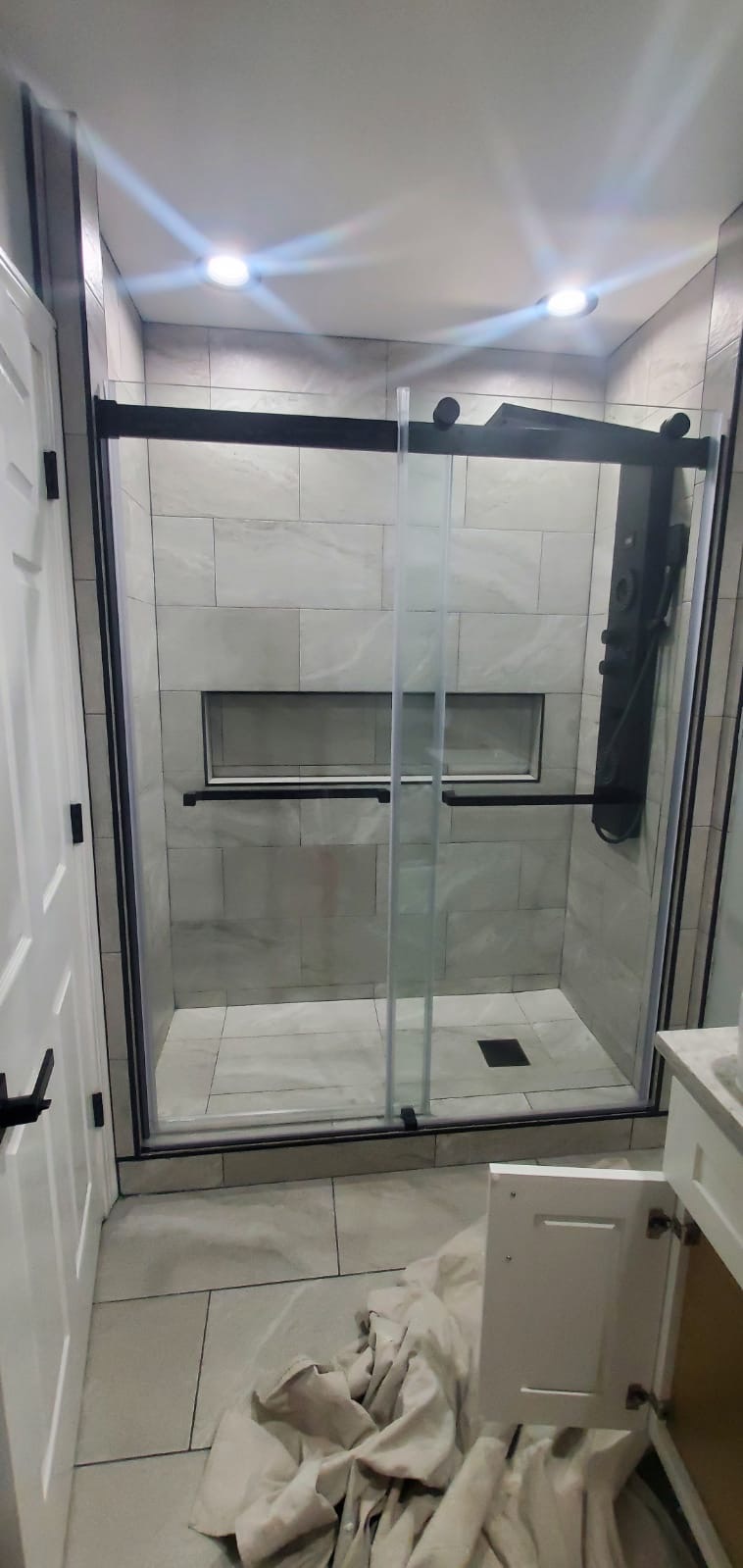 Modern Walk-in Glass Shower Tile