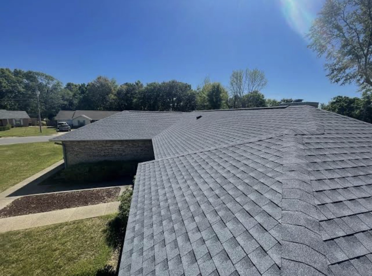Modern Light Gray Shingle Roof